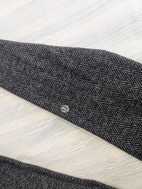 Lululemon Herringbone Pattern Black & Gray Leggings